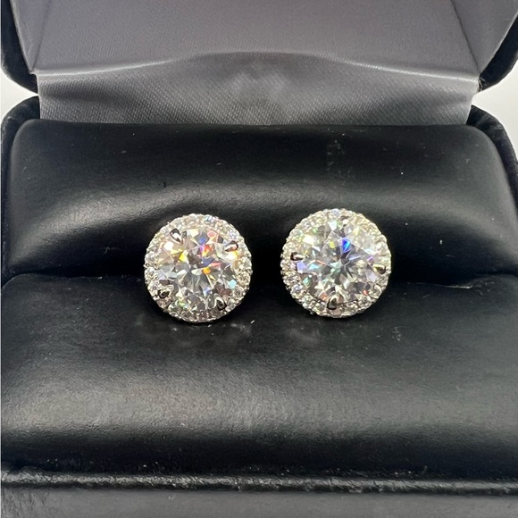 Elegant 925 Sterling Silver 4.00CT MOISSANITE screw back Stud Earrings - Picture 10 of 14